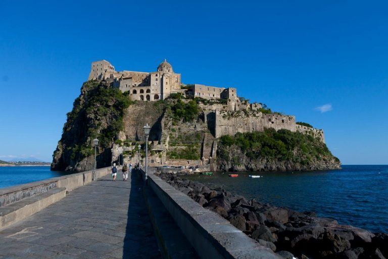 Escursione Castello Aragonese con guida